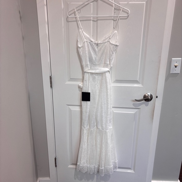 Lulu’s white lace dress - Picture 4 of 7